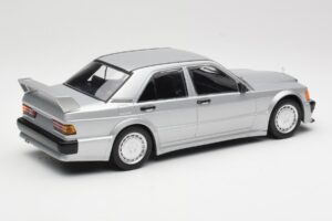Mercedes 190E 2.5-16 EVO 1 W201 Zilver Minichamps 1:18 155036001 Metaal — afbeelding 2 van 6