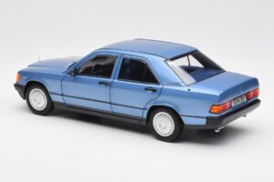 Mercedes 190E W201 Diamond Blauw Dealer Editie Norev 1:18 B66040661 Metaal — afbeelding 7 van 8