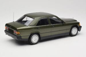 Mercedes 190E W201 Groen Metallic Minichamps 1:18 155037001 Metaal — afbeelding 2 van 6