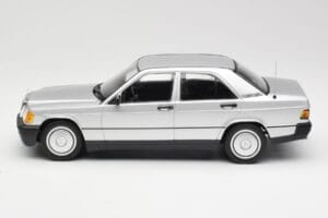 Mercedes 190E W201 Zilver Minichamps 1:18 155037004 Metaal — afbeelding 3 van 6