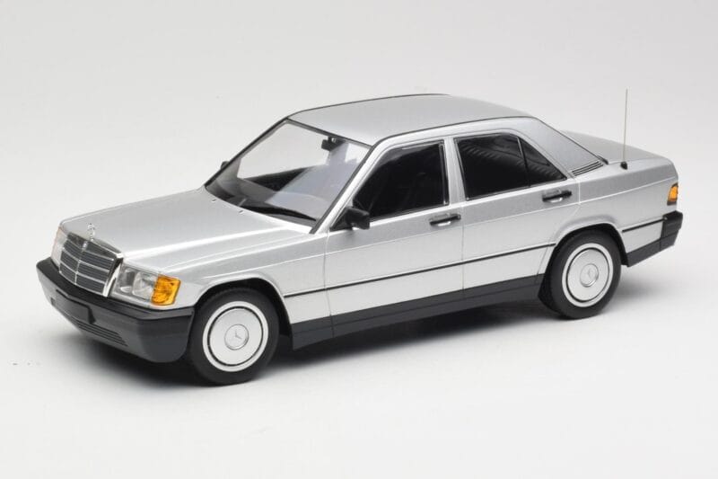 Mercedes 190E W201 Zilver Minichamps 1:18 155037004 Metaal