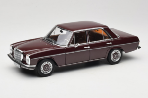 Mercedes 200 W115 Donker Roodbruin Norev 1:18 183778 Metaal