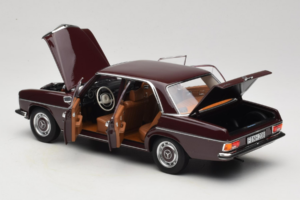 Mercedes 200 W115 Donker Roodbruin Norev 1:18 183778 Metaal — afbeelding 5 van 8