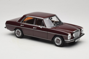 Mercedes 200 W115 Donker Roodbruin Norev 1:18 183778 Metaal — afbeelding 6 van 8