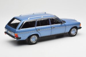 Mercedes 200 S123 T-Model Diamond Blauw Dealer Editie Norev 1:18 B66040671 Metaal — afbeelding 3 van 8