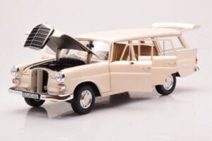 Mercedes 200 Universal W110 Crème Norev 1:18 183709 Metaal — afbeelding 2 van 8