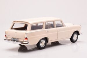 Mercedes 200 Universal W110 Crème Norev 1:18 183709 Metaal — afbeelding 3 van 8