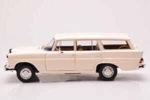 Mercedes 200 Universal W110 Crème Norev 1:18 183709 Metaal — afbeelding 4 van 8