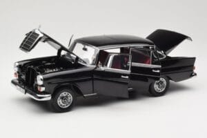 Mercedes 200 W110 Zwart Norev 1:18 183574 Metaal — afbeelding 2 van 8