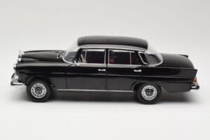 Mercedes 200 W110 Zwart Norev 1:18 183574 Metaal — afbeelding 4 van 8