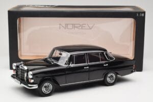 Mercedes 200 W110 Zwart Norev 1:18 183574 Metaal — afbeelding 8 van 8