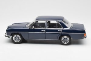 Mercedes 200 W114 Midnight Blauw Dealer Editie Norev 1:18 B66040694 Metaal — afbeelding 4 van 8