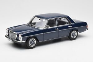 Mercedes 200 W114 Midnight Blauw Dealer Editie Norev 1:18 B66040694 Metaal