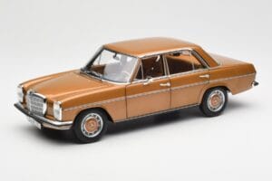 Mercedes 200 W115 Bycane Goud Dealer Editie Norev 1:18 B66040665 Metaal