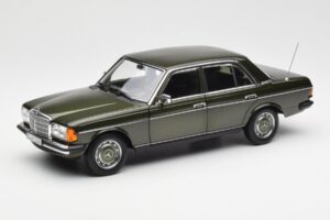 Mercedes 200 W123 Cypress Groen Metallic Dealer Editie Norev 1:18 B66040654 Metaal