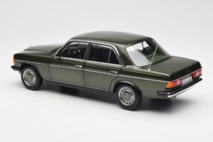 Mercedes 200 W123 Cypress Groen Metallic Dealer Editie Norev 1:18 B66040654 Metaal — afbeelding 7 van 8