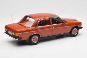 Mercedes 200 W123 English Rood Dealer Editie Norev 1:18 B66040653 Metaal — afbeelding 3 van 8