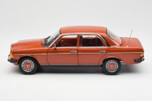 Mercedes 200 W123 English Rood Dealer Editie Norev 1:18 B66040653 Metaal — afbeelding 4 van 8