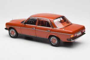 Mercedes 200 W123 English Rood Dealer Editie Norev 1:18 B66040653 Metaal — afbeelding 7 van 8