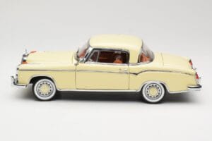 Mercedes 220 SE W128 Coupe Beige Sun Star 1:18 3562 Metaal — afbeelding 4 van 8