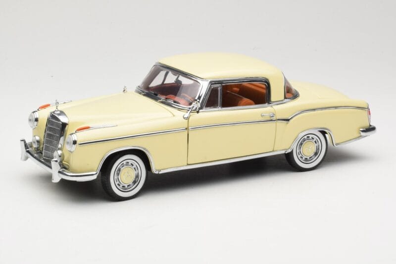 Mercedes 220 SE W128 Coupe Beige Sun Star 1:18 3562 Metaal