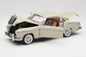 Mercedes 220 SE W128 Coupe Lichtgrijs Sun Star 1:18 3568 Metaal — afbeelding 2 van 8