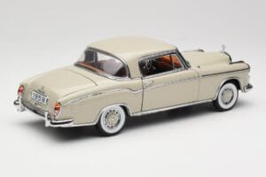 Mercedes 220 SE W128 Coupe Lichtgrijs Sun Star 1:18 3568 Metaal — afbeelding 3 van 8