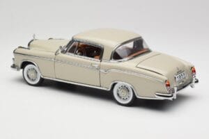 Mercedes 220 SE W128 Coupe Lichtgrijs Sun Star 1:18 3568 Metaal — afbeelding 7 van 8