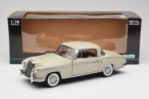 Mercedes 220 SE W128 Coupe Lichtgrijs Sun Star 1:18 3568 Metaal — afbeelding 8 van 8