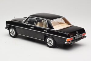 Mercedes 220D W115 Zwart MCG 1:18 MCG18117 Metaal — afbeelding 5 van 6