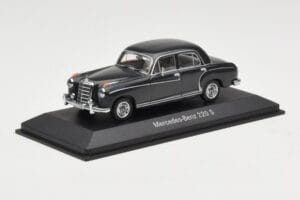 Mercedes 220S W180 Lichtgrijs Minichamps 1:43 B66040534 Metaal — afbeelding 2 van 4