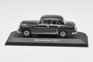 Mercedes 220S W180 Lichtgrijs Minichamps 1:43 B66040534 Metaal