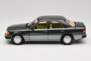 Mercedes 230E W124 Night Green Metallic Norev 1:18 183952 Metaal — afbeelding 4 van 8