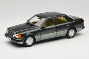 Mercedes 230E W124 Night Green Metallic Norev 1:18 183952 Metaal