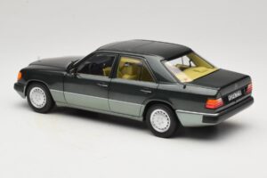 Mercedes 230E W124 Night Green Metallic Norev 1:18 183952 Metaal — afbeelding 7 van 8