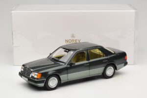 Mercedes 230E W124 Night Green Metallic Norev 1:18 183952 Metaal — afbeelding 8 van 8