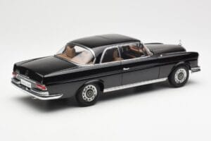 Mercedes 280 SE W111 Coupe Zwart AUTOart 1:18 76286 Metaal — afbeelding 3 van 8