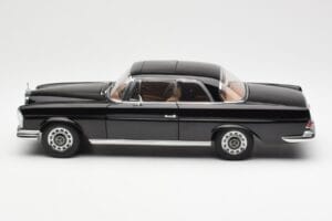 Mercedes 280 SE W111 Coupe Zwart AUTOart 1:18 76286 Metaal — afbeelding 4 van 8