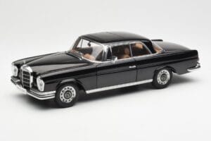 Mercedes 280 SE W111 Coupe Zwart AUTOart 1:18 76286 Metaal