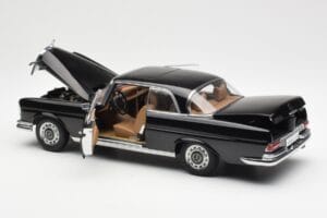 Mercedes 280 SE W111 Coupe Zwart AUTOart 1:18 76286 Metaal — afbeelding 5 van 8