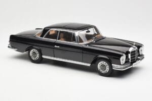 Mercedes 280 SE W111 Coupe Zwart AUTOart 1:18 76286 Metaal — afbeelding 6 van 8
