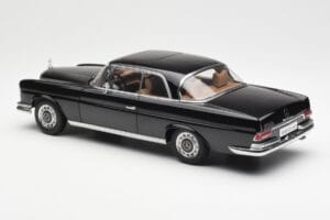 Mercedes 280 SE W111 Coupe Zwart AUTOart 1:18 76286 Metaal — afbeelding 7 van 8