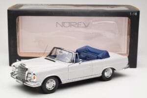 Mercedes 280 SE W111 Cabriolet Lichtgrijs Norev 1:18 183530 Metaal — afbeelding 8 van 8
