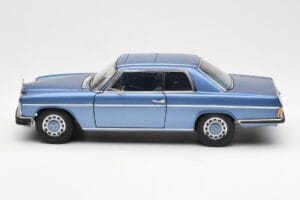 Mercedes 280C/8 W114 Coupe Blauw Metallic AUTOart 1:18 76187 Metaal — afbeelding 4 van 8