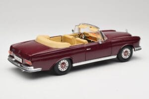 Mercedes 280SE W108 Bordeaux Rood Maisto 1:18 31811 Metaal — afbeelding 3 van 8