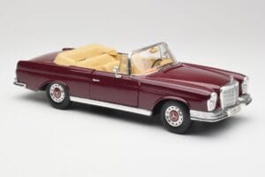 Mercedes 280SE W108 Bordeaux Rood Maisto 1:18 31811 Metaal — afbeelding 6 van 8