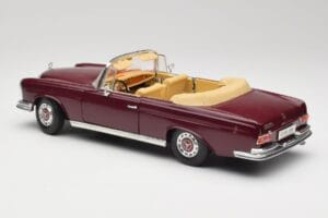 Mercedes 280SE W108 Bordeaux Rood Maisto 1:18 31811 Metaal — afbeelding 7 van 8