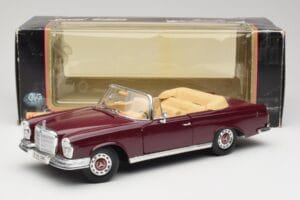 Mercedes 280SE W108 Bordeaux Rood Maisto 1:18 31811 Metaal — afbeelding 8 van 8