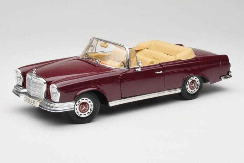 Mercedes 280SE W108 Bordeaux Rood Maisto 1:18 31811 Metaal