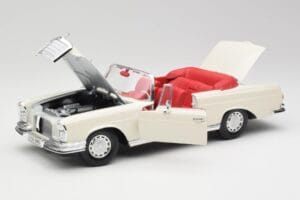 Mercedes 280SE W108 Ivory Wit Maisto 1:18 50223 Metaal — afbeelding 2 van 8